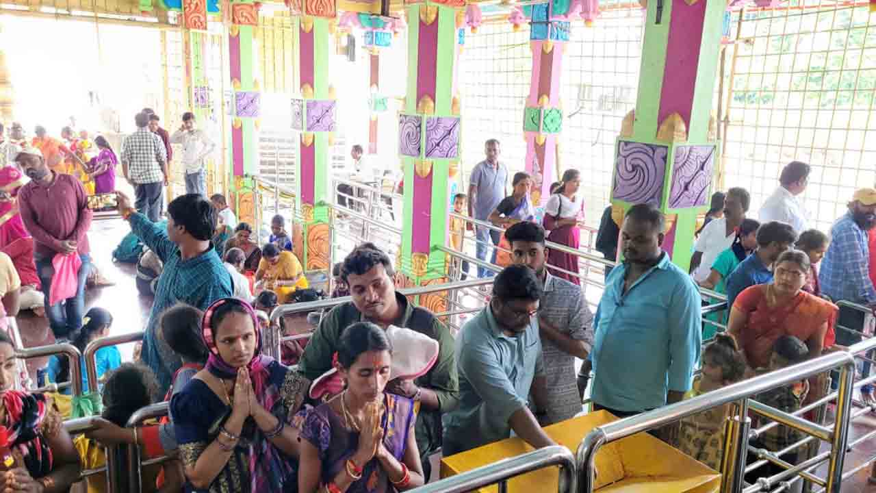 Medak | ఏడుపాయలలో భక్తుల సందడి..