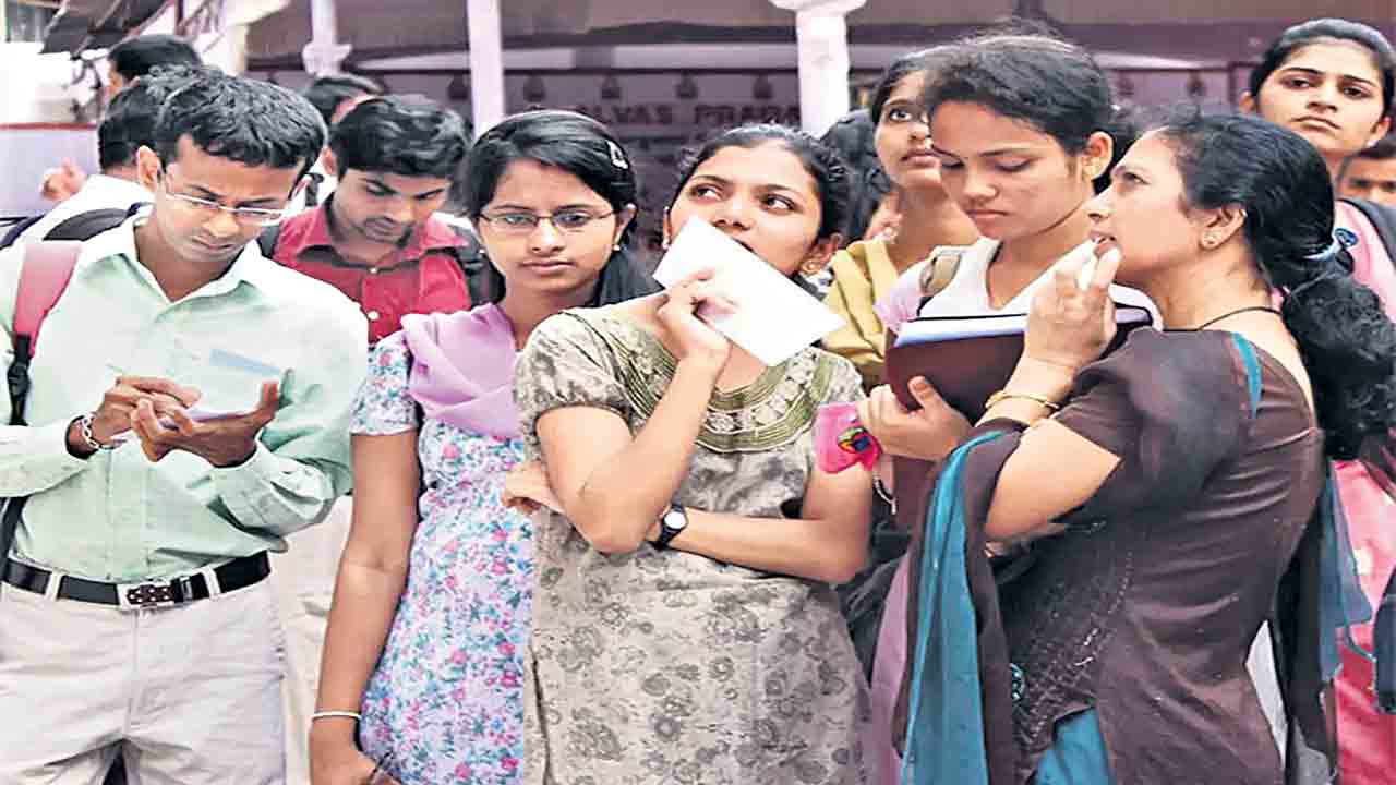 చాయ్‌వాలా.. చౌకీదార్లే!