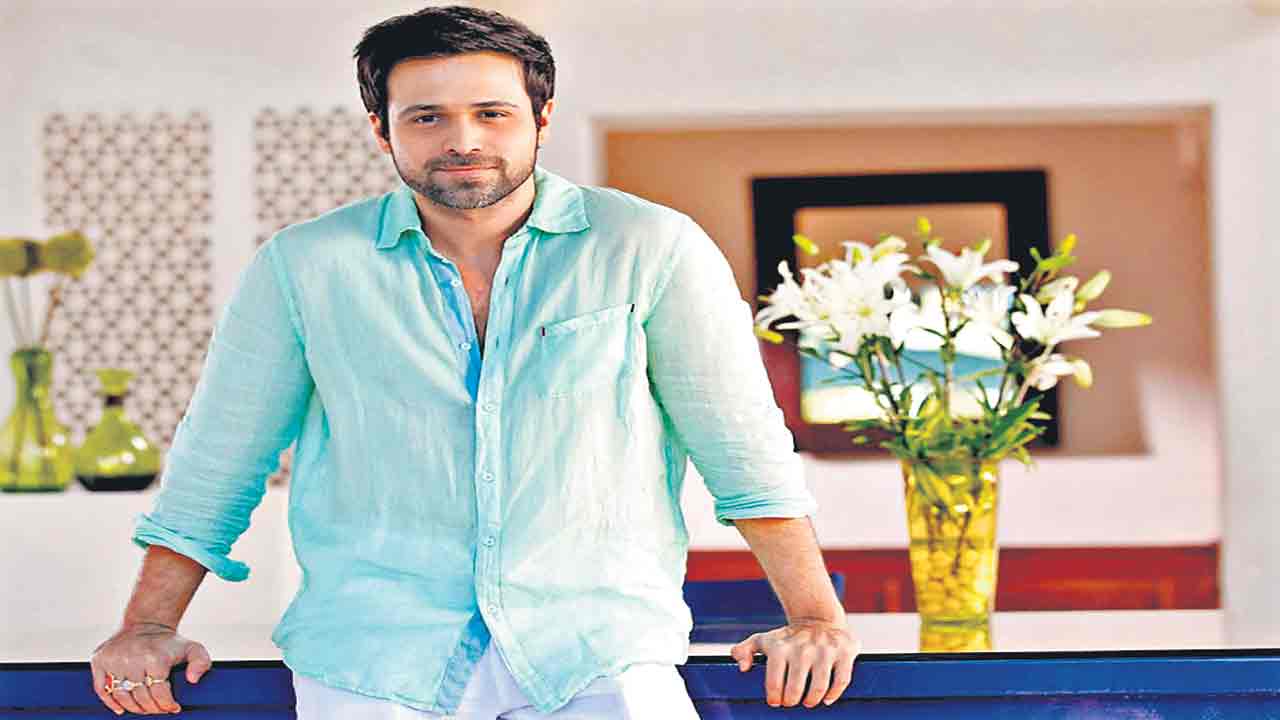 సైనిక అధికారి పాత్రలో