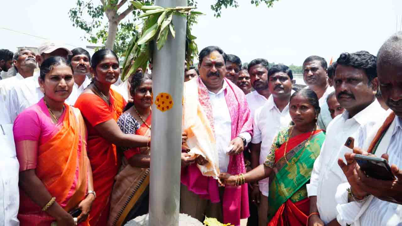ఉప్పరగూడెంలో ఘనంగా ధ్వజస్తంభం ప్రతిష్ఠాపన..హాజరైన మంత్రి ఎర్రబెల్లి