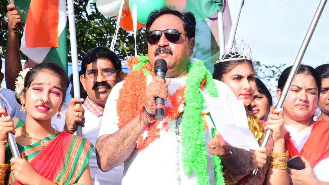 త్వరలో తొర్రూరులో భారీ జాతీయ పతాకం : మంత్రి ఎర్రబెల్లి