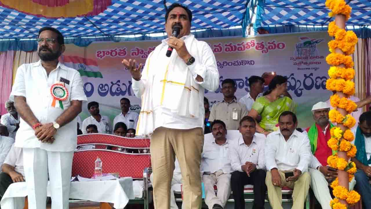 రాష్ట్రంలోనే రెండో అతిపెద్ద జాతీయ జెండాను ఆవిష్కరించిన మంత్రి ఎర్రబెల్లి