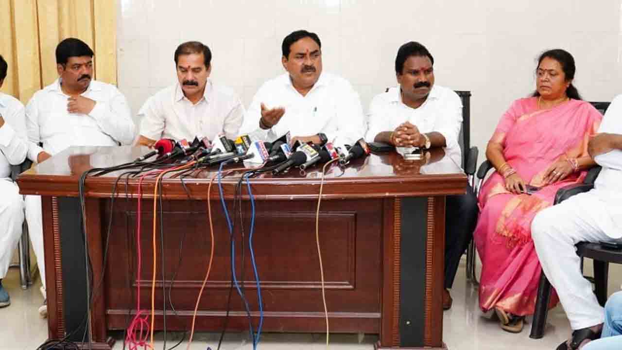 కేసీఆర్ కుటుంబం కోసం ఏ త్యాగానికైనా సిద్ధం :  మంత్రి ఎర్ర‌బెల్లి ద‌యాక‌ర్ రావు