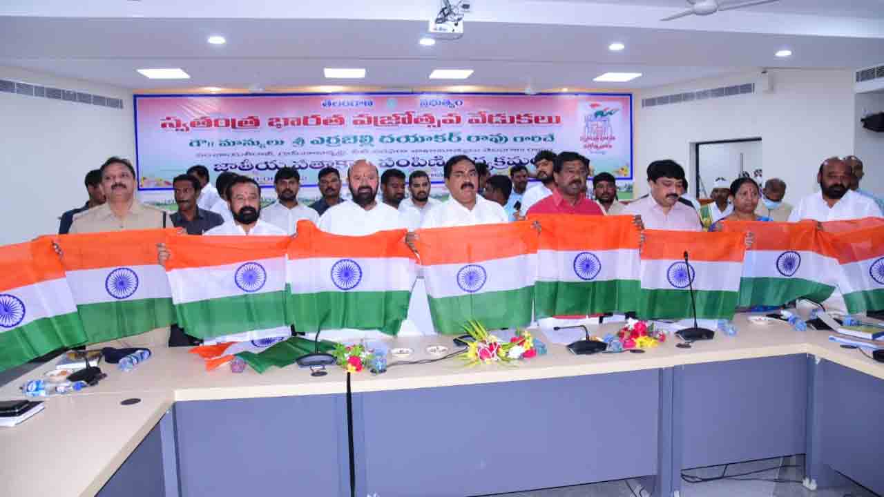 గ్రామాల్లో పండుగ వాతావ‌ర‌ణం క‌ల్పించాలి : మంత్రి ఎర్ర‌బెల్లి