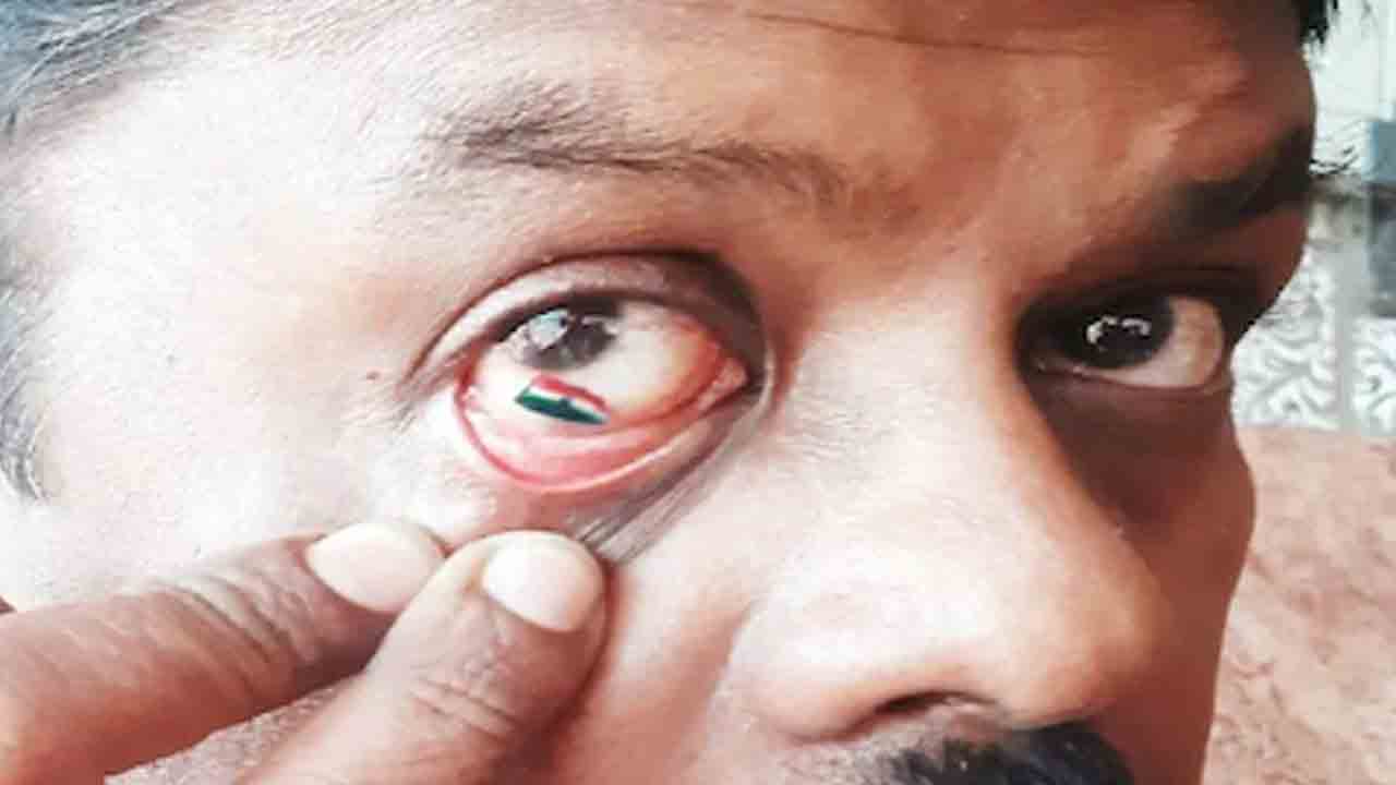 కంటిలో జాతీయ జెండా.. దేశ‌భ‌క్తి చాటుకున్న సామాజిక కార్య‌క‌ర్త‌