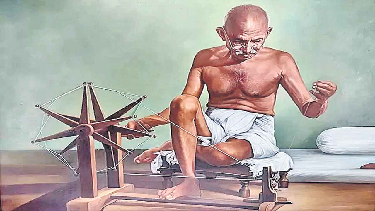 KCR | గాంధీజీకి నివాళుల‌ర్పించిన కేసీఆర్‌