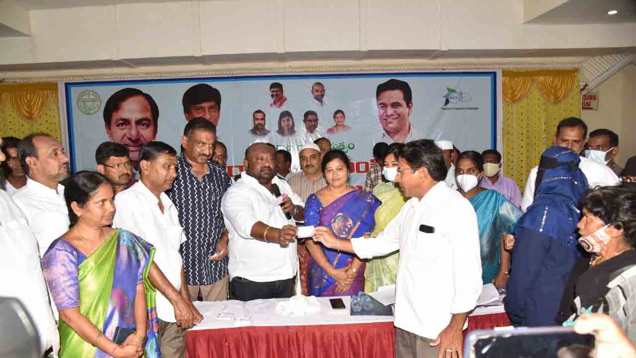 పేదల సంక్షేమమే సీఎం కేసీఆర్ లక్ష్యం : మంత్రి గంగుల