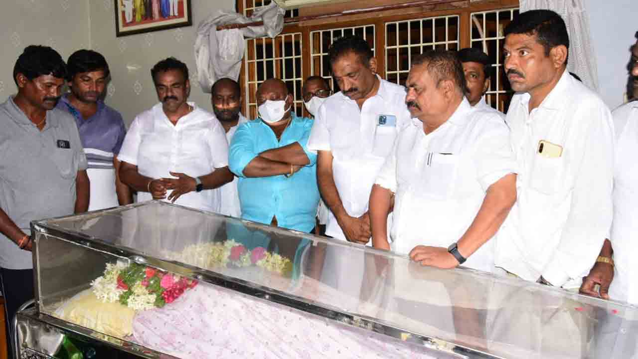 బోనాల రాజేశం మృతి పట్ల దిగ్భ్రాంతి వ్యక్తం చేసిన మంత్రి గంగుల