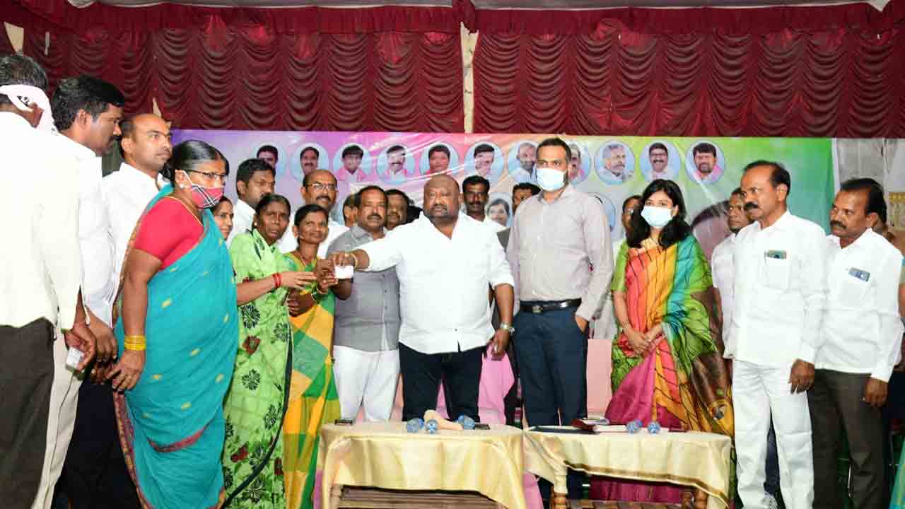 పేదల సంక్షేమమే ప్రభుత్వ ధ్యేయం : మంత్రి గంగుల