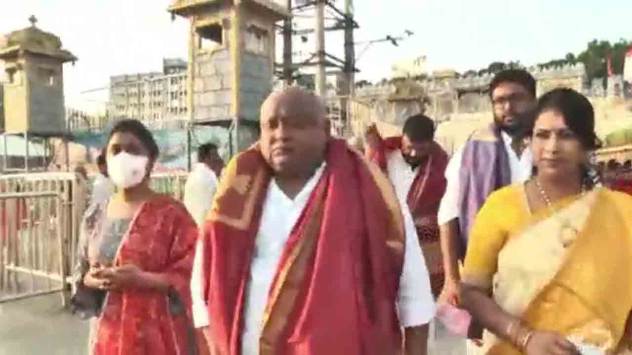 తిరుమల శ్రీవారిని దర్శించుకున్న మంత్రి గంగుల కమలాకర్‌