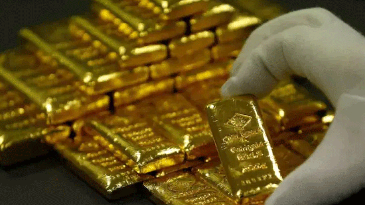 ఎయిర్‌పోర్ట్  డ‌స్ట్‌బిన్‌లో రూ . 36 ల‌క్ష‌ల విలువైన గోల్డ్‌బార్స్ స్వాధీనం