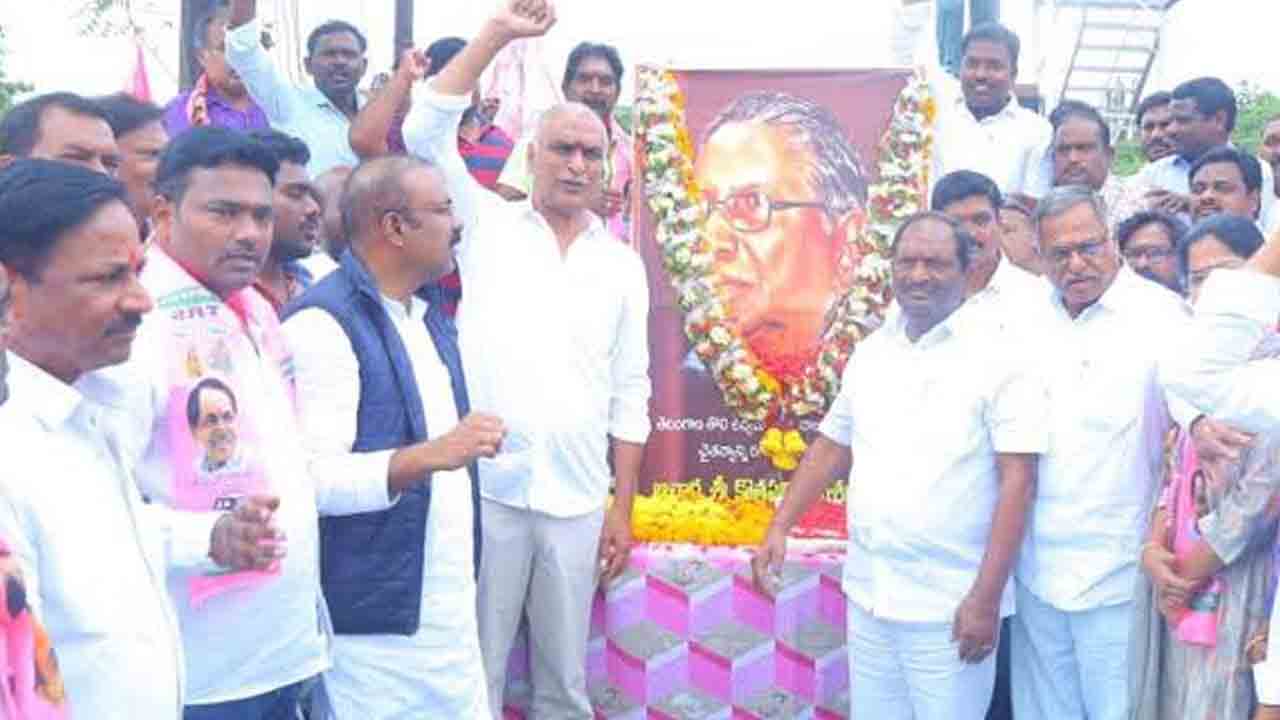 ప్రొఫెస‌ర్ జ‌య‌శంక‌ర్ సార్ జ‌యంతి.. మంత్రి హ‌రీశ్‌రావు నివాళులు