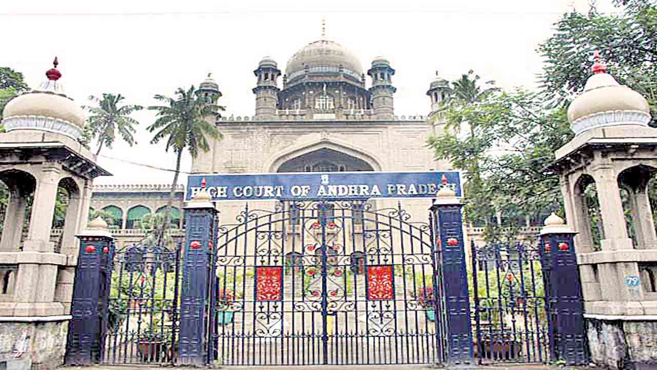 ధరణి కారణంగా వీఆర్వోలకు పనిలేదు