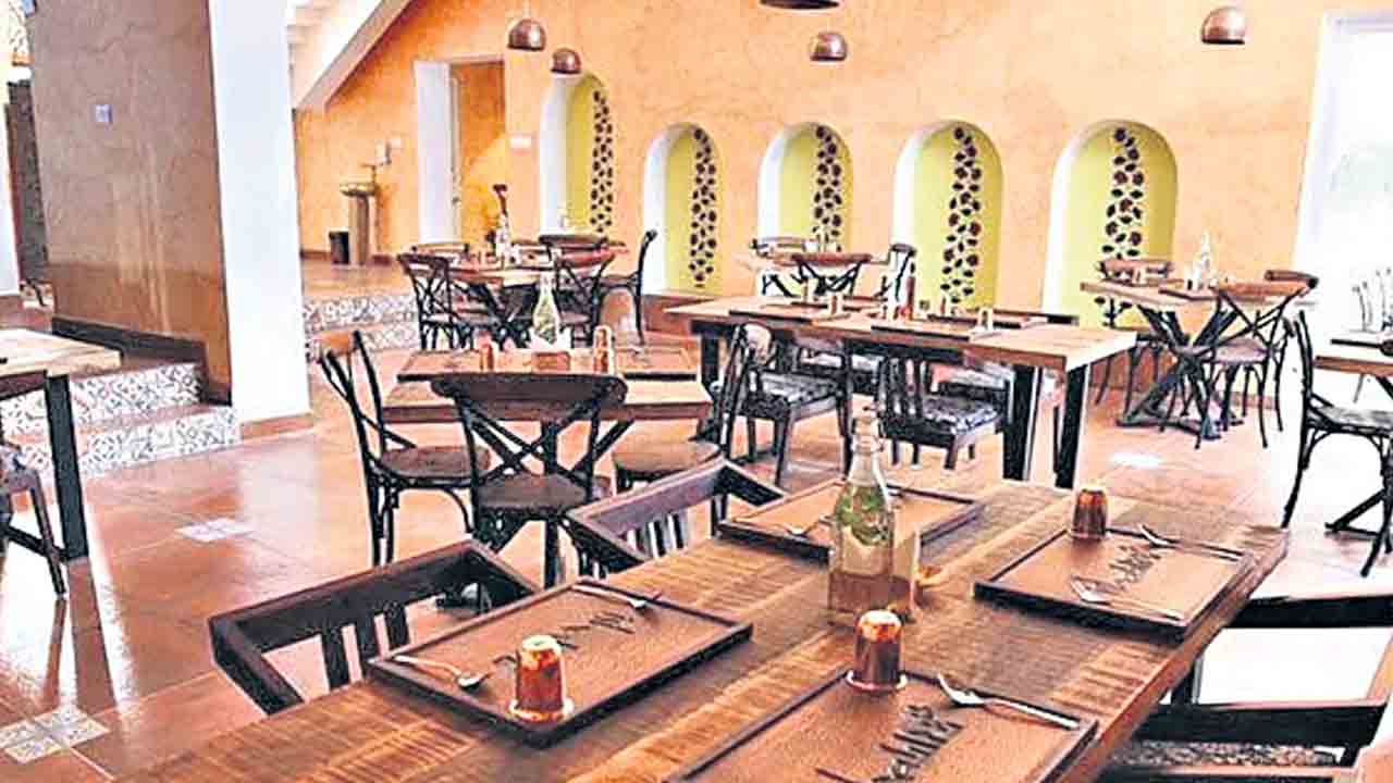 రెస్టారెంట్‌ – ముద్దముద్దలో.. మహా ముద్ర!