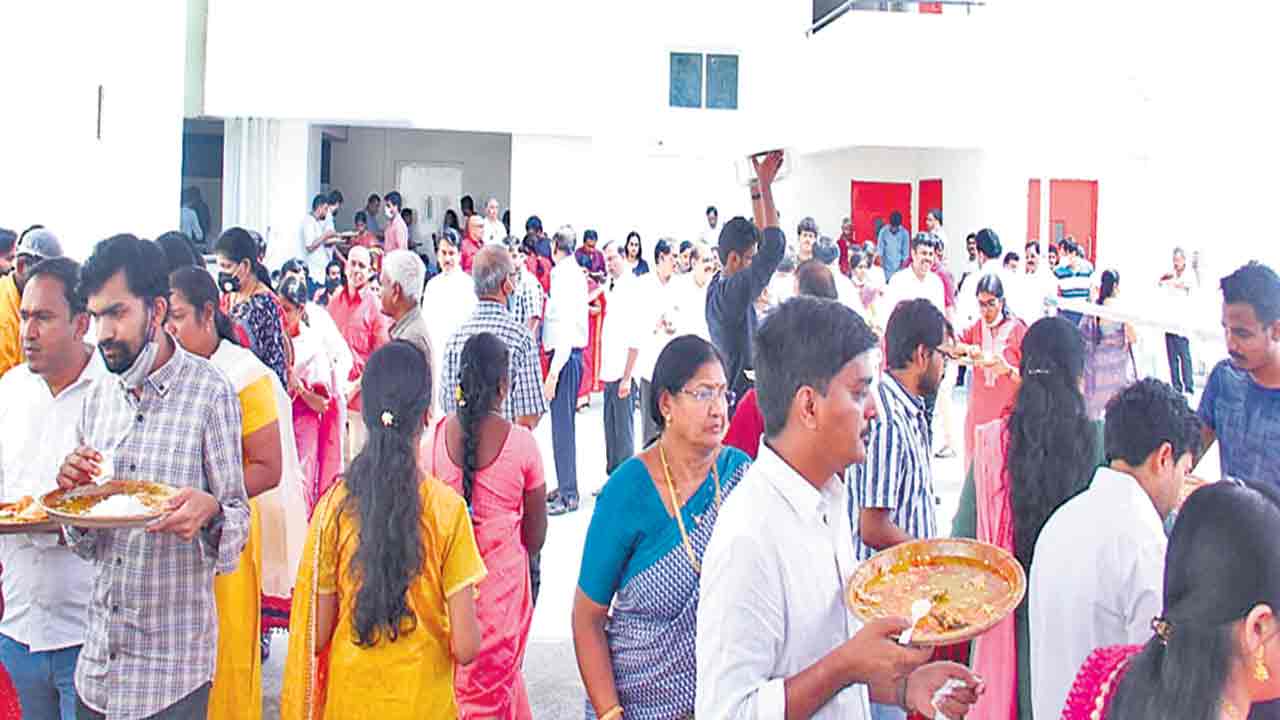 పిండివంటలారగించి తొండమెత్తి దీవించయ్యా