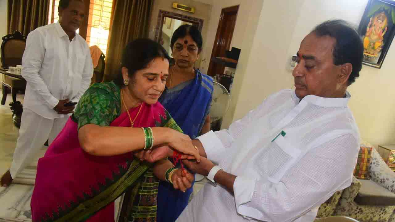రాఖీ పౌర్ణమి శుభాకాంక్షలు తెలియజేసిన మంత్రి ఇంద్రకరణ్ రెడ్డి