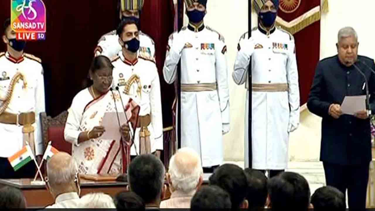 ఉప రాష్ట్ర‌ప‌తిగా జ‌గ‌దీప్ ధ‌న్‌ఖ‌ర్ ప్ర‌మాణ‌స్వీకారం