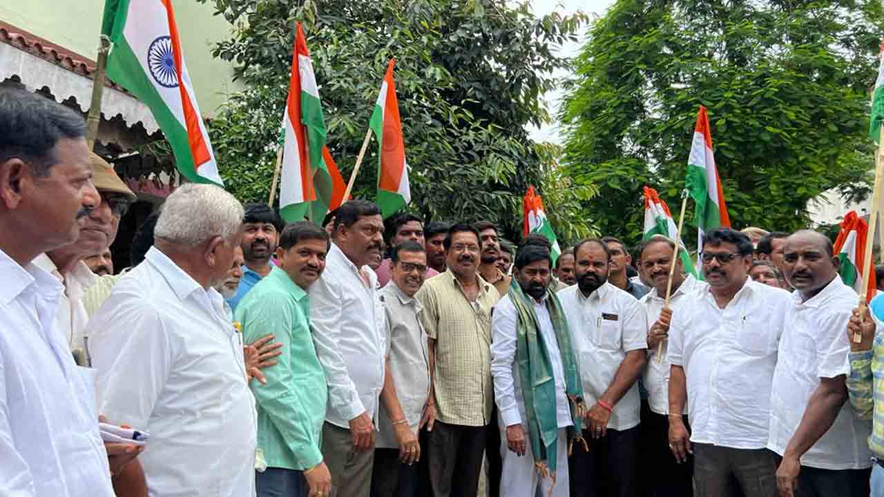 స్వాతంత్య్ర స్ఫూర్తిని నేటి తరానికి అందించాలి : మంత్రి జగదీష్‌ రెడ్డి