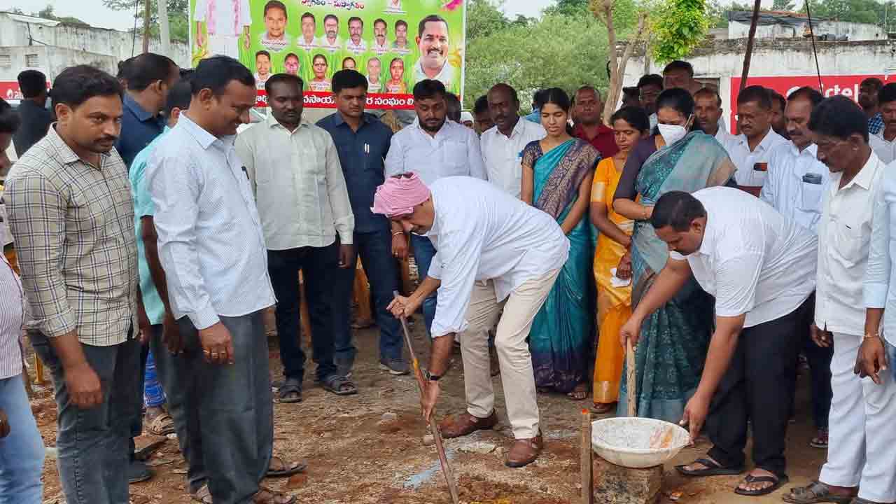 రైతు బాంధవుడు సీఎం కేసీఆర్‌ : ఎమ్మెల్యే సంజయ్‌ కుమార్‌