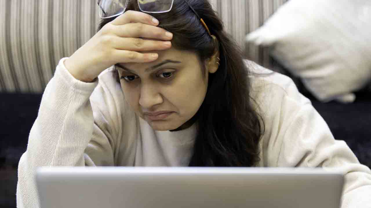 ప్రపంచవ్యాప్తంగా ఆర్థిక సంక్షోభ ఛాయలు.. ఉద్యోగాలకు కత్తెర