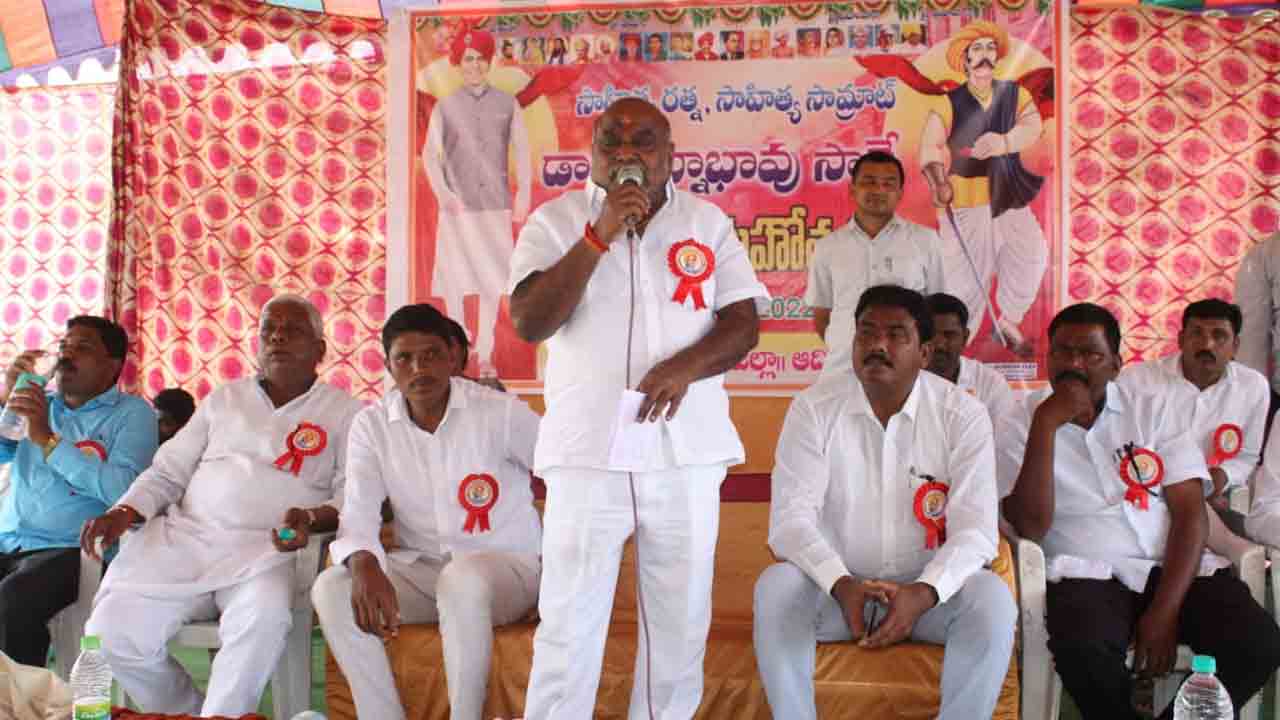 మహనీయుల త్యాగాలను స్ఫూర్తిగా తీసుకోవాలి : ఎమ్మెల్యే రామన్న