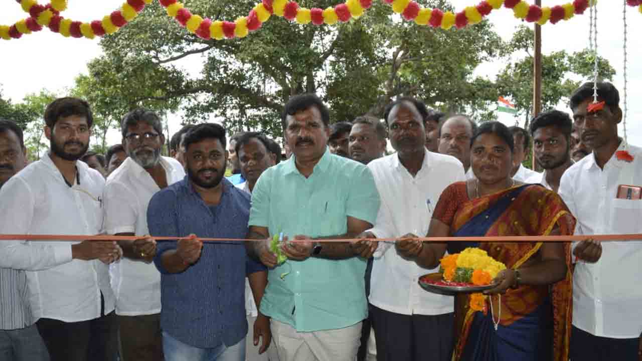 దళితబంధును సద్వినియోగం చేసుకుని ఆర్థికంగా ఎదగాలి : ఎమ్మెల్యే క్రాంతికిరణ్‌