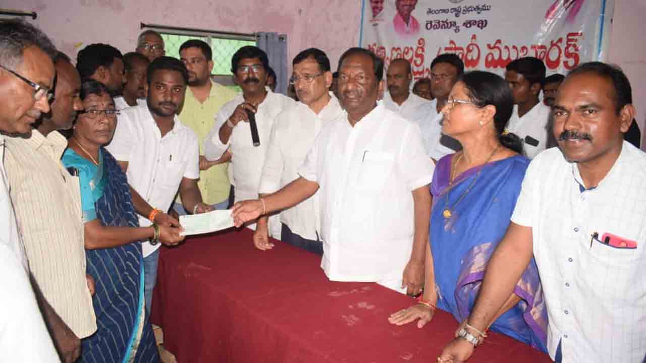 కల్యాణ లక్ష్మి, షాదీ ముబారక్ పథకాలు దేశానికే ఆదర్శం : మంత్రి కొప్పుల