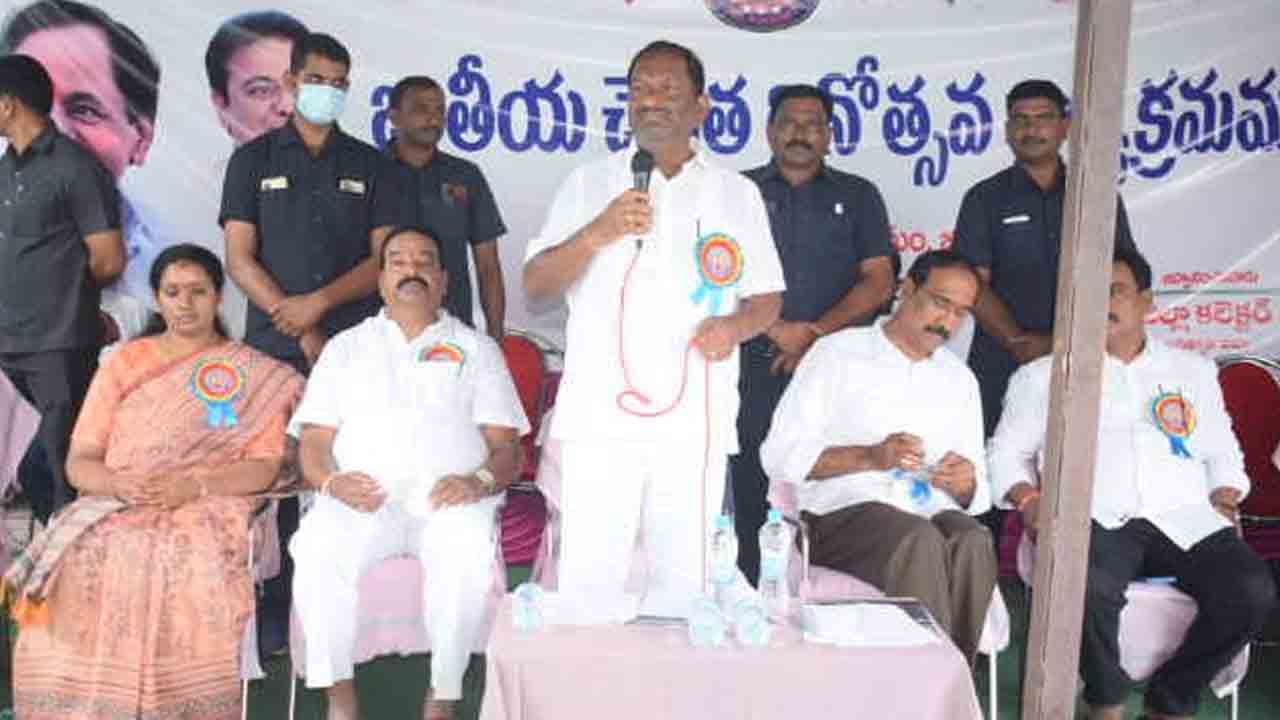 చేనేత రంగానికి సీఎం కేసీఆర్‌ చేయూత : మంత్రి కొప్పుల