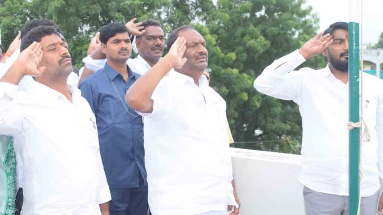 స్వాతంత్య్ర పోరాట స్ఫూర్తిని భావితరాలకు అందిద్దాం : మంత్రి కొప్పుల