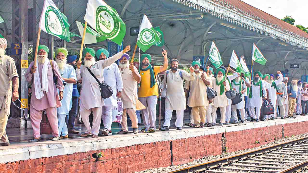 లఖింపూర్‌లో మహాధర్నా