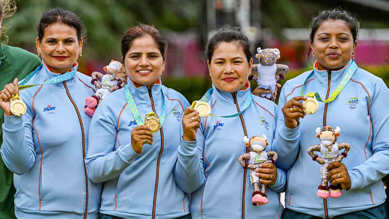 బంతులాటలో బంగారం