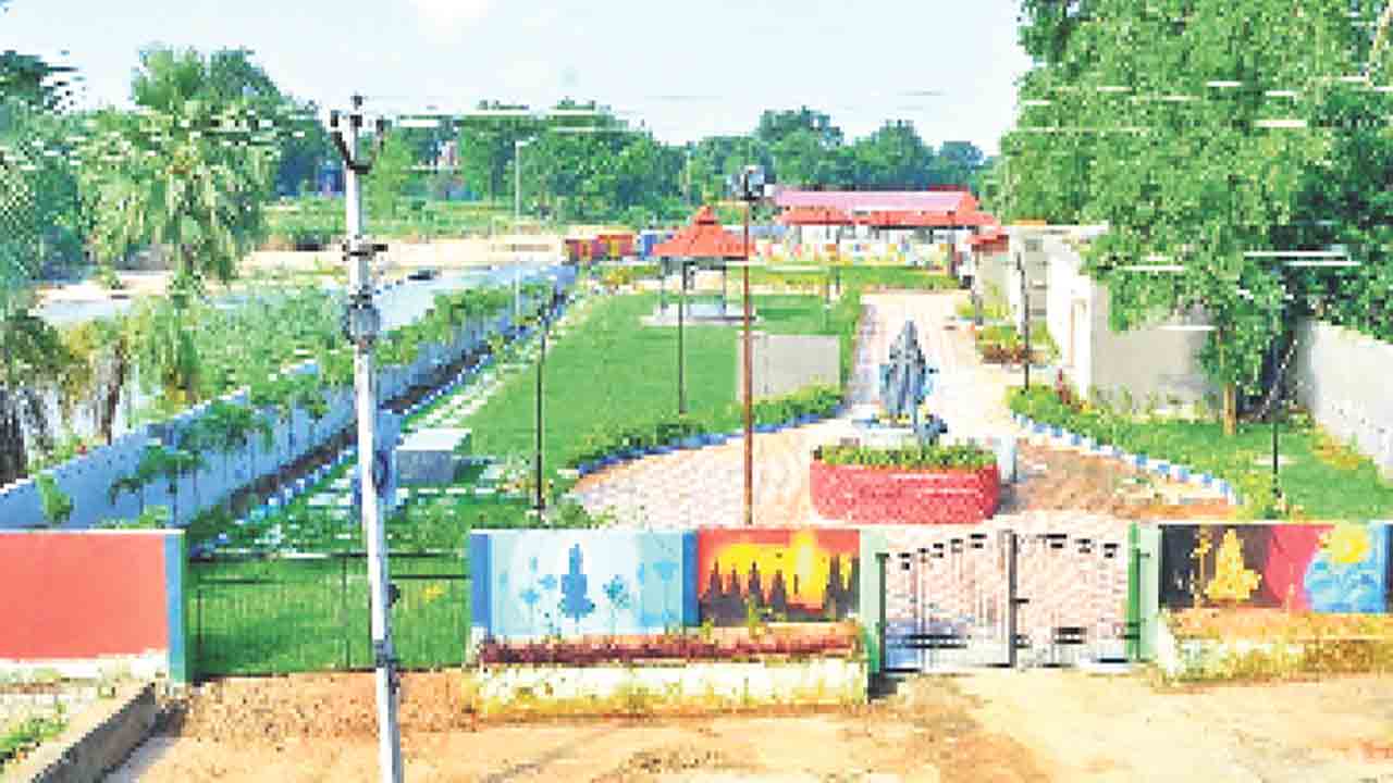అద్భుత నిర్మాణం.. కోరుట్ల వైకుంఠధామం