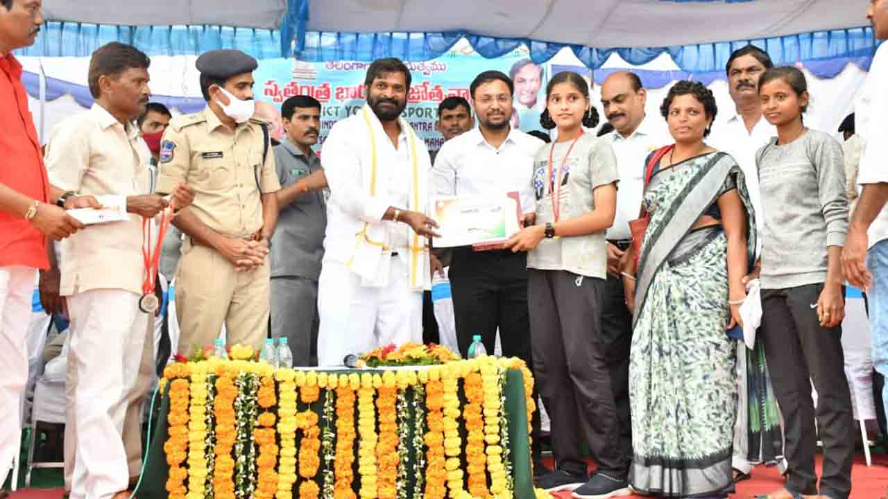 క్రీడల్లో నెంబర్‌వన్‌గా నిలుపుతాం