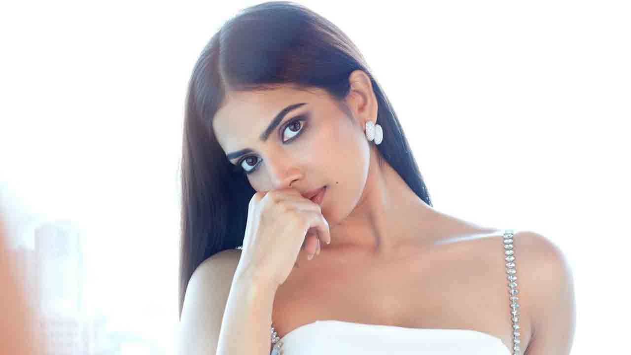 Malavika Mohanan | చుర‌క‌త్తులాంటి చూపుల‌తో చంపేస్తున్న మాళవిక మోహనన్..