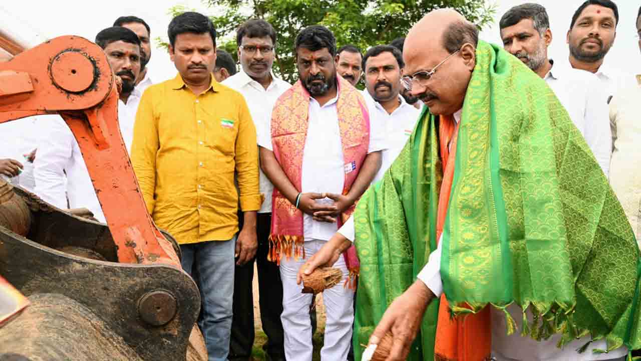 టీఆర్‌ఎస్‌ హయాంలోనే గ్రామీణ రోడ్లకు మహర్దశ : ఎమ్మెల్యే మంచి రెడ్డి