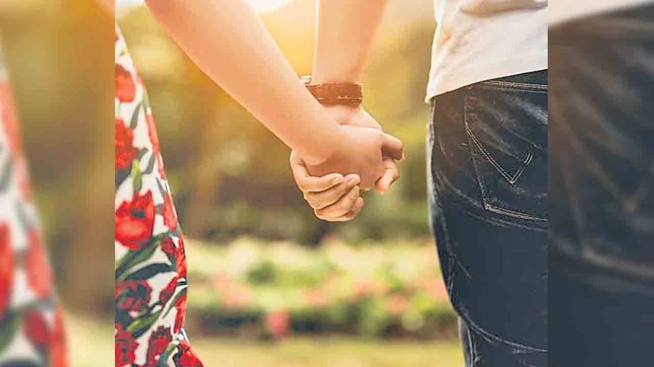 ప్రేమ కోసం పాక్ నుంచి..