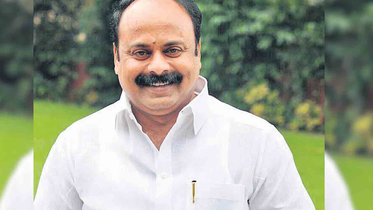 రుణ ఉపశమన కమిషన్‌ చైర్మన్‌గా నాగుర్ల