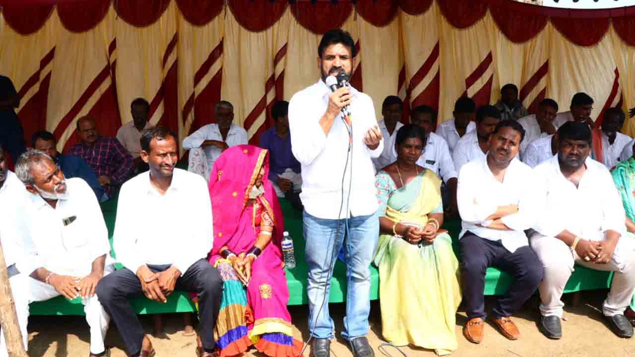 వర్షాకాలంలో అప్రమత్తంగా ఉండాలి : ఎమ్మెల్యే ఆనంద్‌