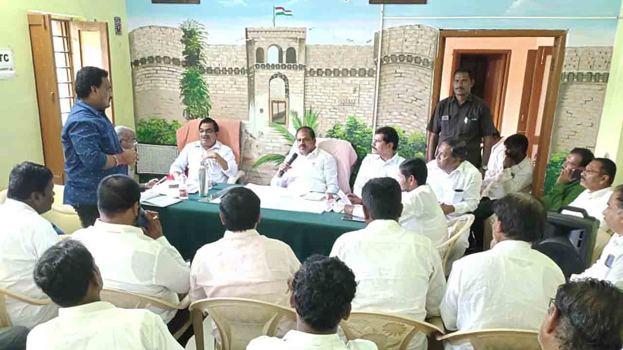 అభివృద్ధి పనులను వేగవంతం చేయాలి : ఎమ్మెల్యే భూపాల్‌రెడ్డి