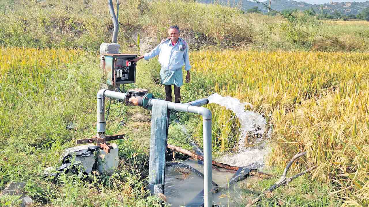 సాగునీటికి ఉచిత కరెంటు తాయిలం కాదు