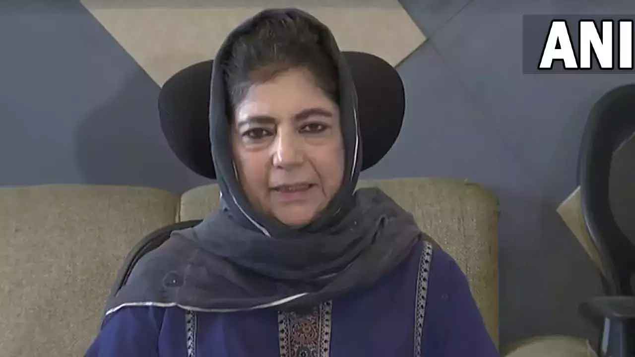 జ‌మ్మూక‌శ్మీర్‌లో నాన్‌లోక‌ల్స్‌కు ఓటింగ్ హ‌క్కు.. మెహ‌బూబా ముఫ్తీ తీవ్ర విమ‌ర్శ‌లు