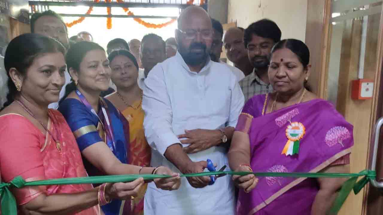 ఎస్‌బీఐ బ్యాంకులో ఫొటో ఎగ్జిబిషన్‌ను ప్రారంభించిన ఎమ్మెల్యే ముత్తిరెడ్డి