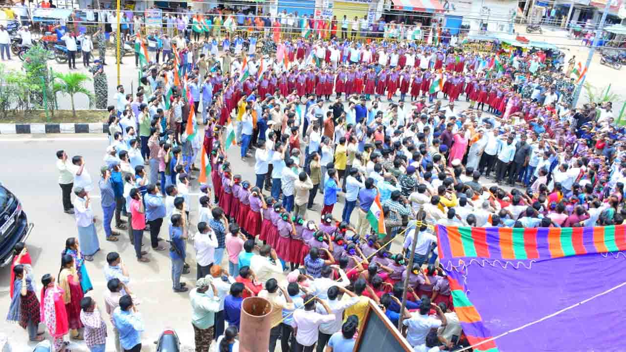 Telangana | సామూహిక జాతీయ గీతాలాపనతో దద్దరిల్లిన తెలంగాణ