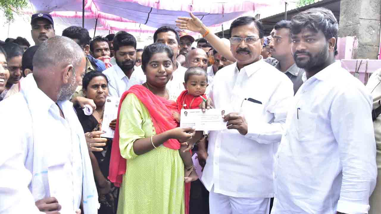 తెలంగాణలో మానవీయ పాలన కొనసాగుతున్నది : మంత్రి నిరంజన్ రెడ్డి