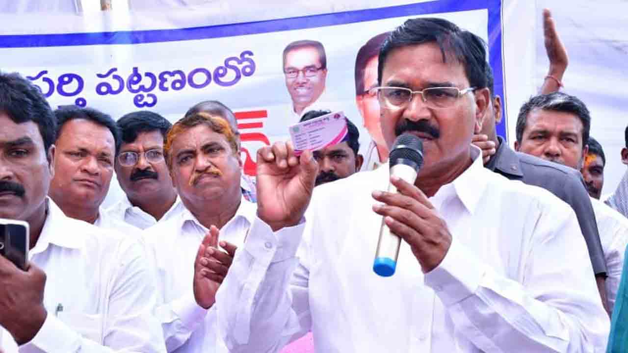 ప్రతి చేతికి పని.. ప్రతి చేనుకు నీరు అదే సీఎం కేసీఆర్ లక్ష్యం : మంత్రి నిరంజన్‌ రెడ్డి