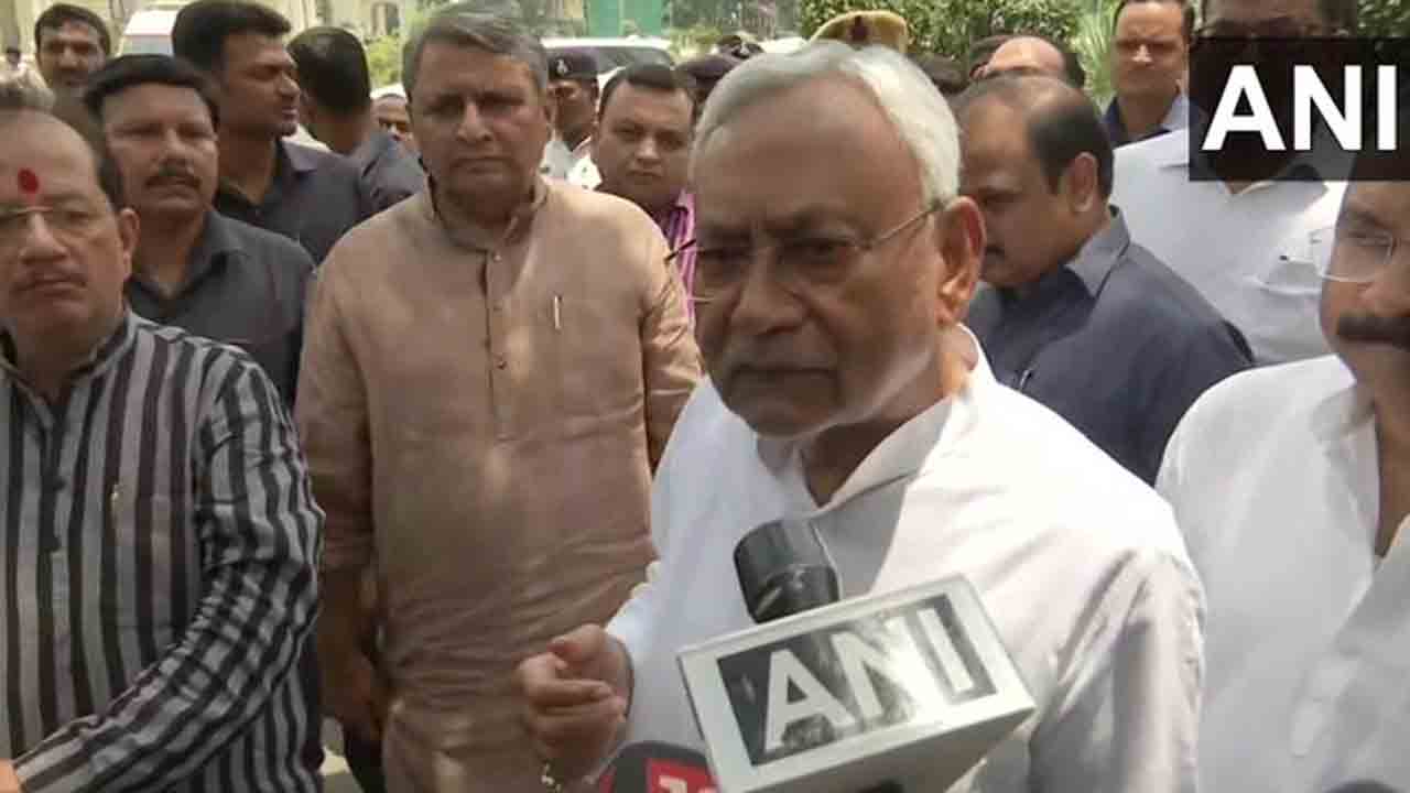 సీఎం ప‌ద‌వికి నితీష్ కుమార్ రాజీనామా