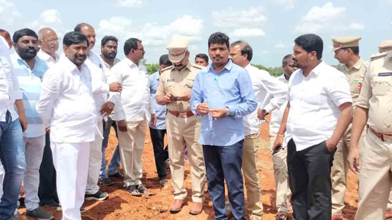 రాజగోపాల్‌రెడ్డి మాటలు బూటకం