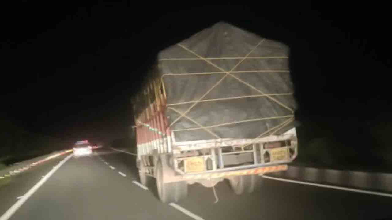 సినీ ఫక్కీలో వాహ‌నాన్ని చేజ్ చేసి.. పీడీఎస్ బియ్యం ప‌ట్టివేత‌!