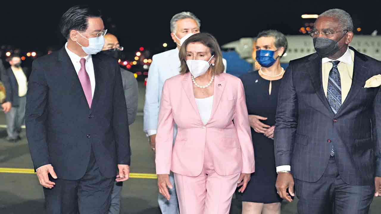 తైవాన్‌లో అడుగుపెట్టిన పెలోసీ