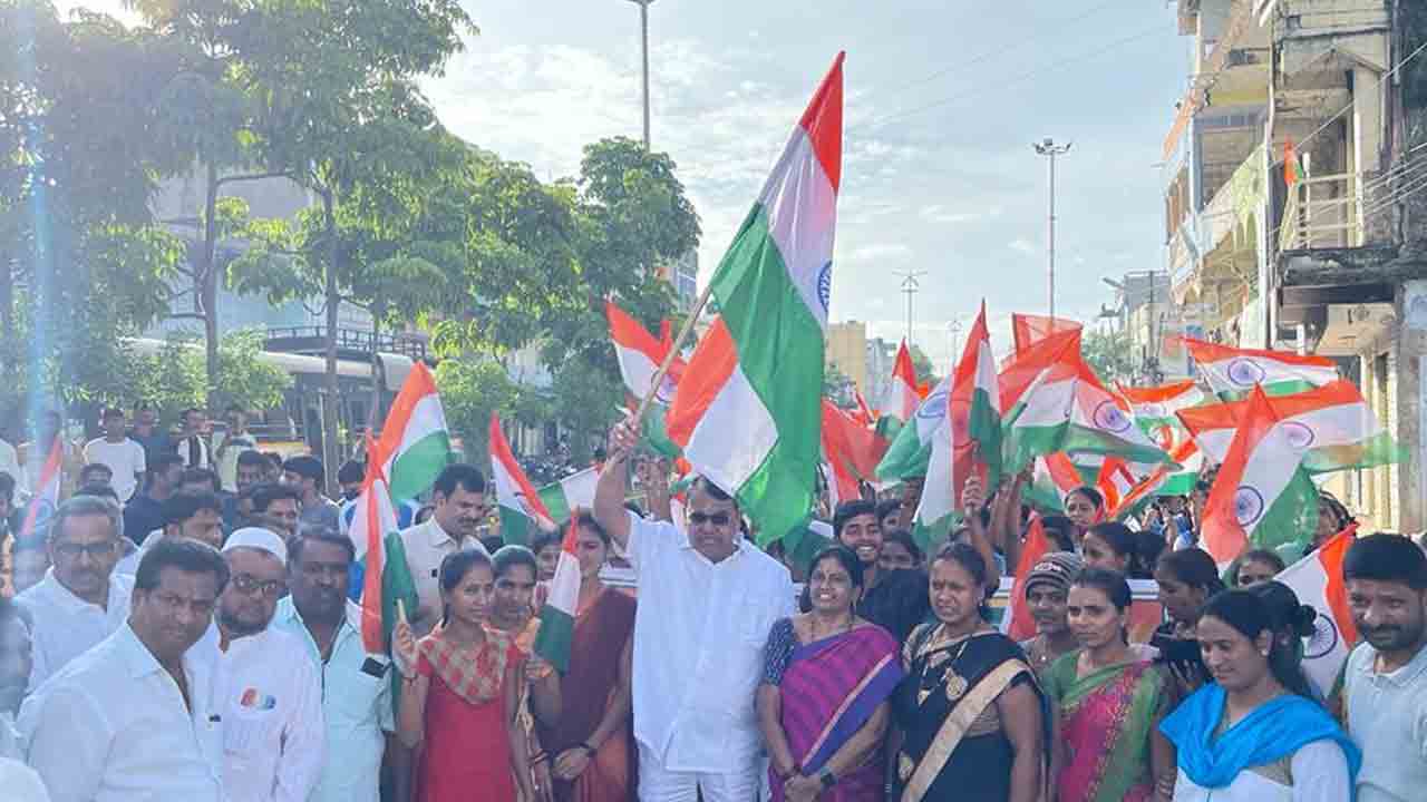 స్వాతంత్య్ర ఫలాలు ప్రతిఒక్కరికి అందాలి: స్పీకర్‌ పోచారం శ్రీనివాస్‌ రెడ్డి